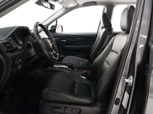 Used 2022 Honda Pilot Touring image 16