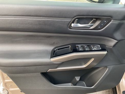 Used 2024 Nissan Pathfinder Platinum w/ Cargo Package image 11