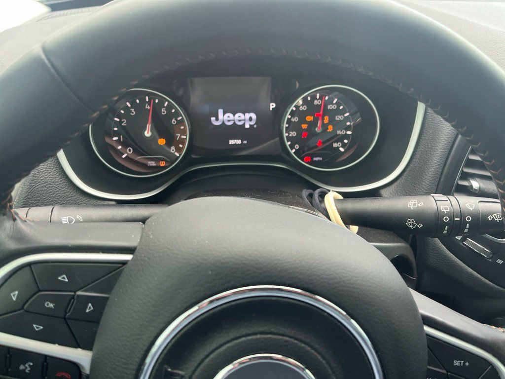 Used 2018 Jeep Compass Latitude w/ Popular Equipment Group FWD image 10