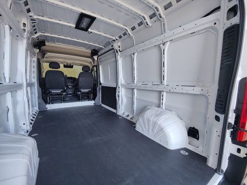 Used 2025 RAM ProMaster 2500 w/ Convenience Group FWD image 9