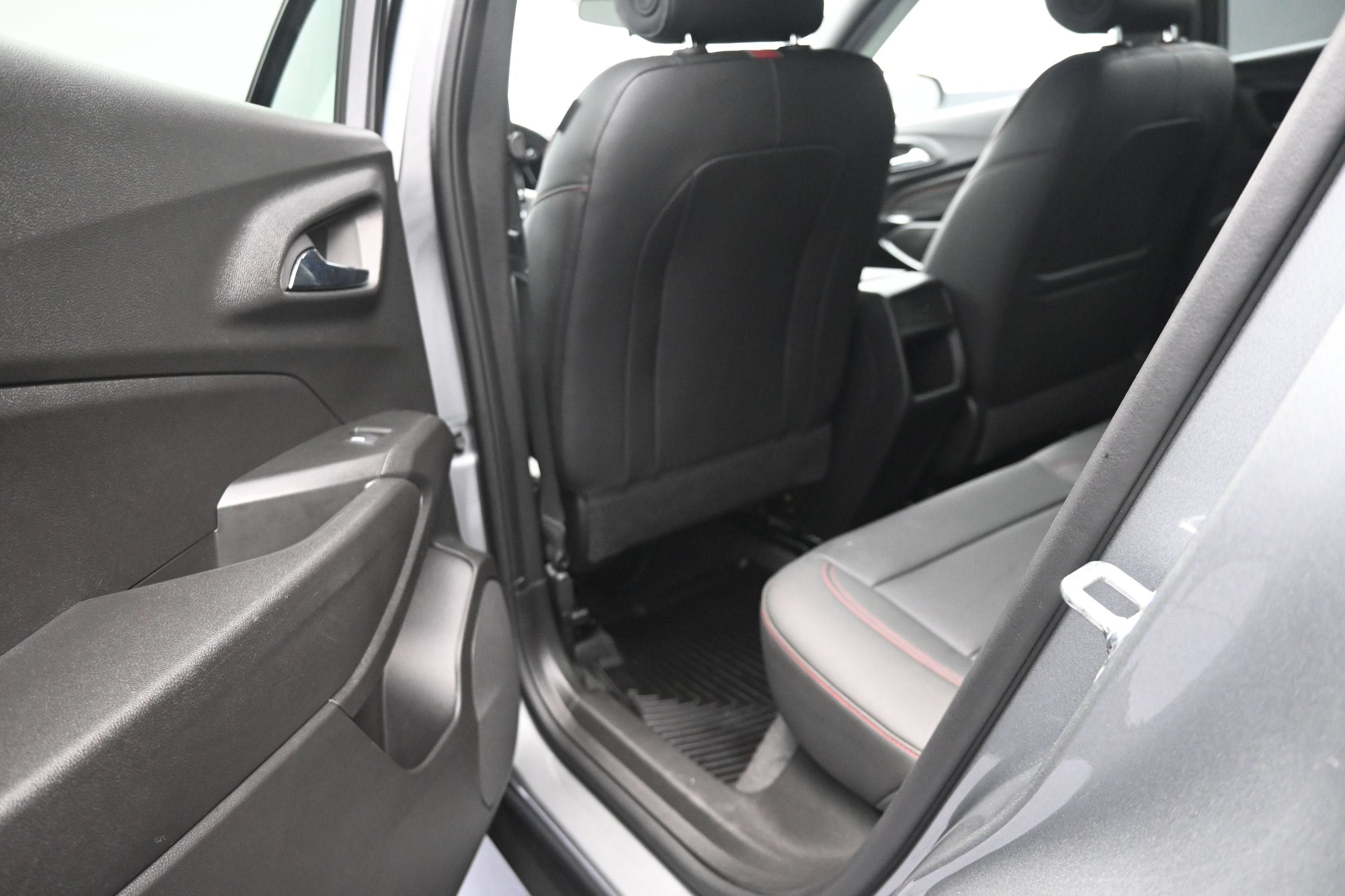 Used 2025 Chevrolet Trax RS w/ Driver Confidence Package FWD image 26