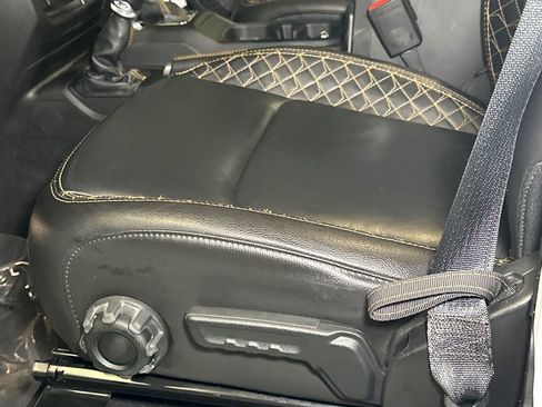 Used 2021 Jeep Wrangler Unlimited Sahara image 23