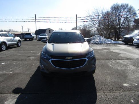 Used 2018 Chevrolet Equinox LT image 2