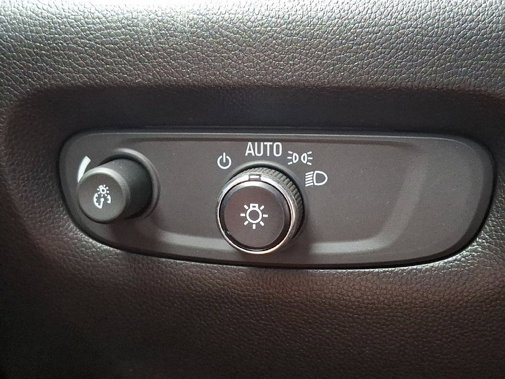 Used 2023 Chevrolet Traverse LT AWD/4WD image 27