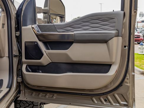 Used 2026 Ford F450 Platinum w/ Platinum Plus Package image 38