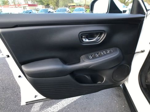 Certified 2023 Honda HR-V LX image 16