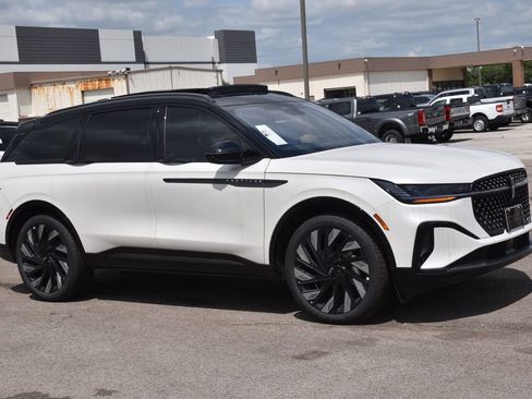 New 2026 Lincoln Nautilus Reserve AWD/4WD image 4