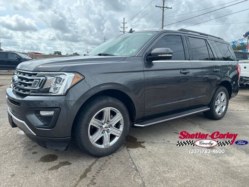 Used 2018 Ford Expedition XLT w/ Equipment Group 202A RWD image 3