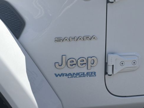 Used 2022 Jeep Wrangler Unlimited Sahara w/ Cold Weather Group AWD/4WD image 35