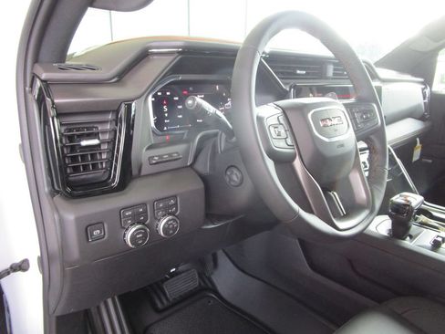 New 2026 GMC Sierra 1500 AT4 w/ AT4 Premium Package AWD/4WD image 34