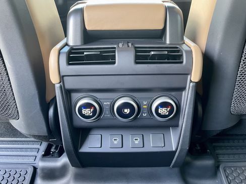 Certified 2025 Land Rover Defender 110 X-Dynamic SE AWD/4WD image 26