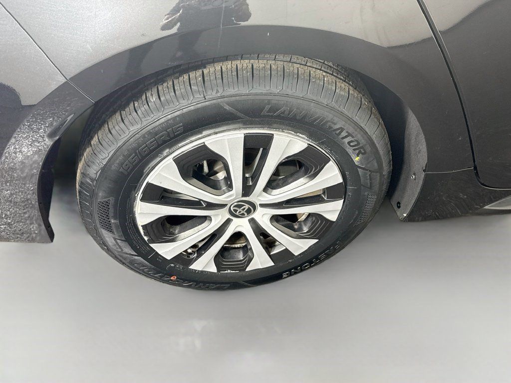 Used 2022 Toyota Corolla LE FWD image 32