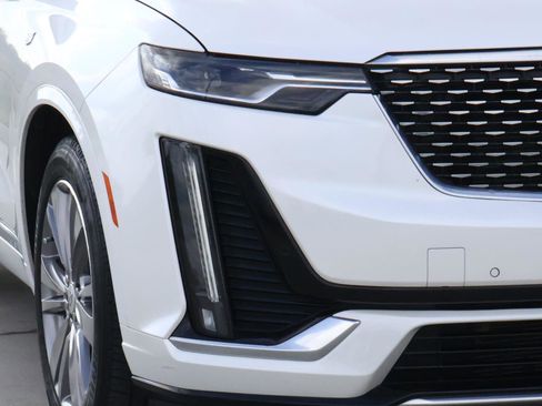 Certified 2023 Cadillac XT6 Premium Luxury image 9