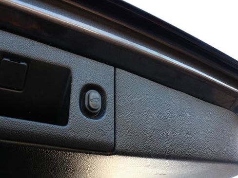 Used 2018 Chevrolet Suburban LT w/ Luxury Package image 40