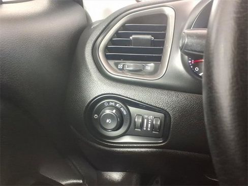 Certified 2022 Jeep Renegade Limited image 13