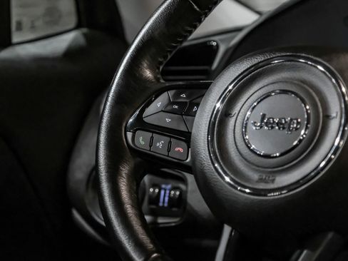 Used 2017 Jeep Renegade Altitude AWD/4WD image 17