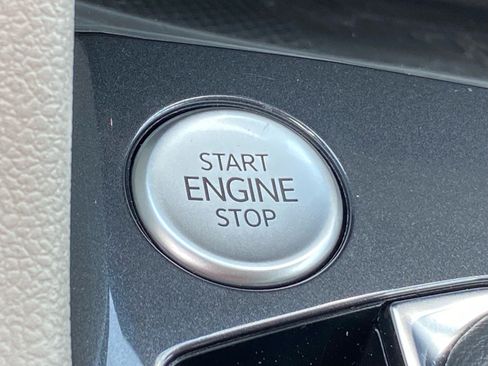 Certified 2023 Volkswagen Tiguan SE FWD image 17