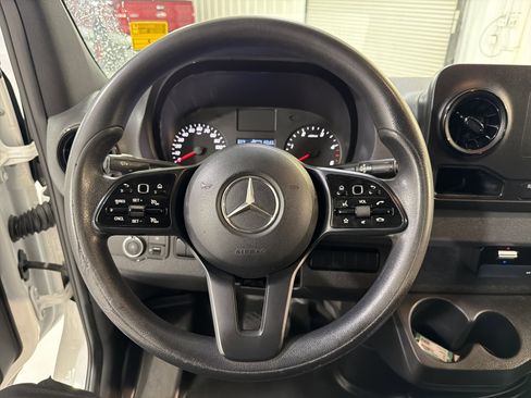 Used 2020 Mercedes-Benz Sprinter 144 Cargo image 17
