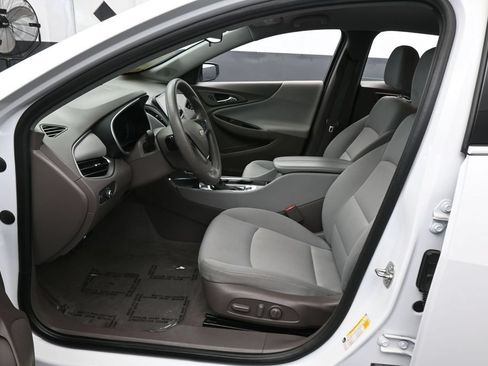 Used 2024 Chevrolet Malibu LT FWD image 11