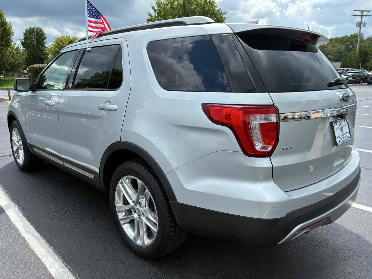 Used 2016 Ford Explorer XLT w/ Equipment Group 202A AWD/4WD image 5