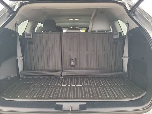 Used 2023 Toyota Highlander LE image 25