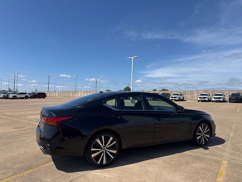 Certified 2021 Nissan Altima 2.5 SR FWD image 22