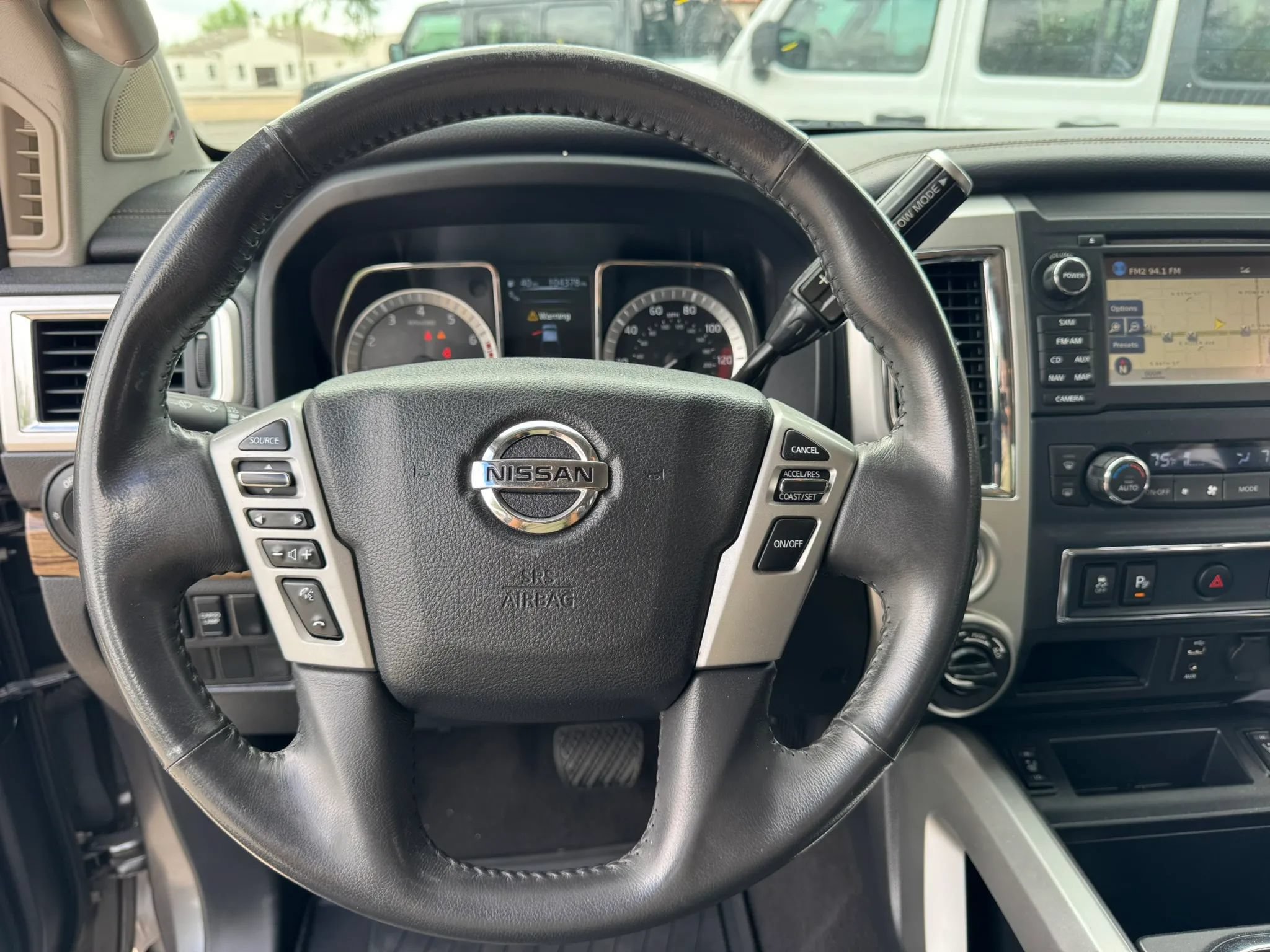 Used 2017 Nissan Titan SL AWD/4WD image 14