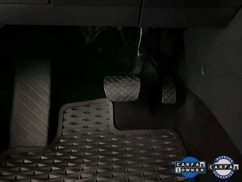 Used 2024 Volkswagen Taos SE image 36