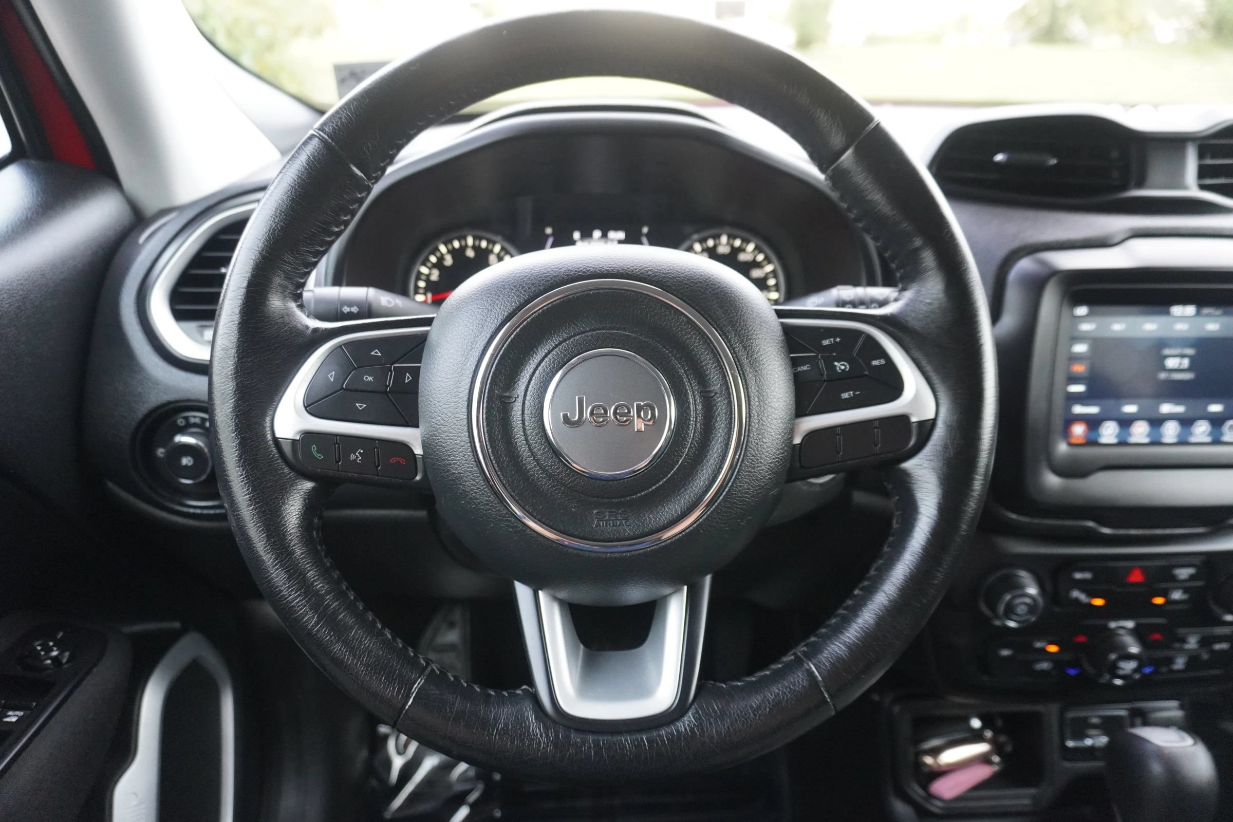 Used 2018 Jeep Renegade Latitude w/ Advanced Technology Group FWD image 14