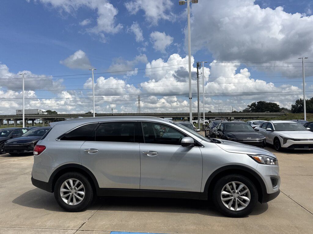 Used 2018 Kia Sorento FWD image 11