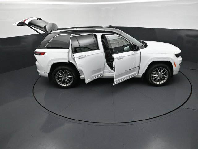 Used 2023 Jeep Grand Cherokee Summit w/ Adv Protech Group IV AWD/4WD image 30