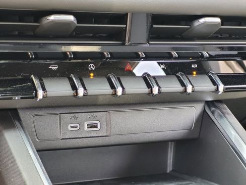 New 2025 GMC Canyon Elevation w/ Convenience Package image 17