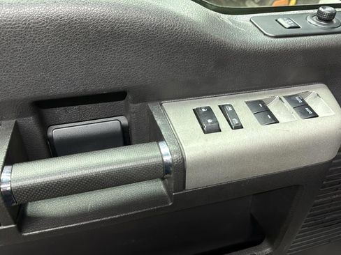 Used 2013 Ford F250 Lariat w/ Chrome Pkg image 11
