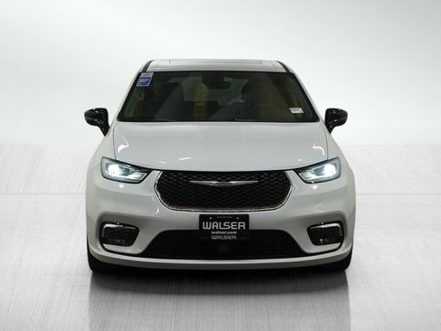 Used 2024 Chrysler Pacifica Limited image 8