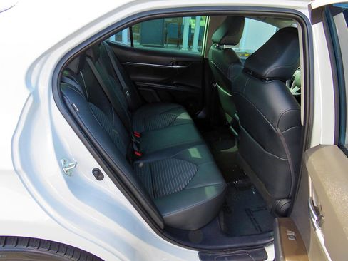 Used 2022 Toyota Camry SE w/ Carpet Mat Package (TMS) image 16