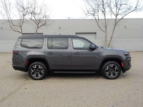 Used 2025 Jeep Wagoneer Series II image 4