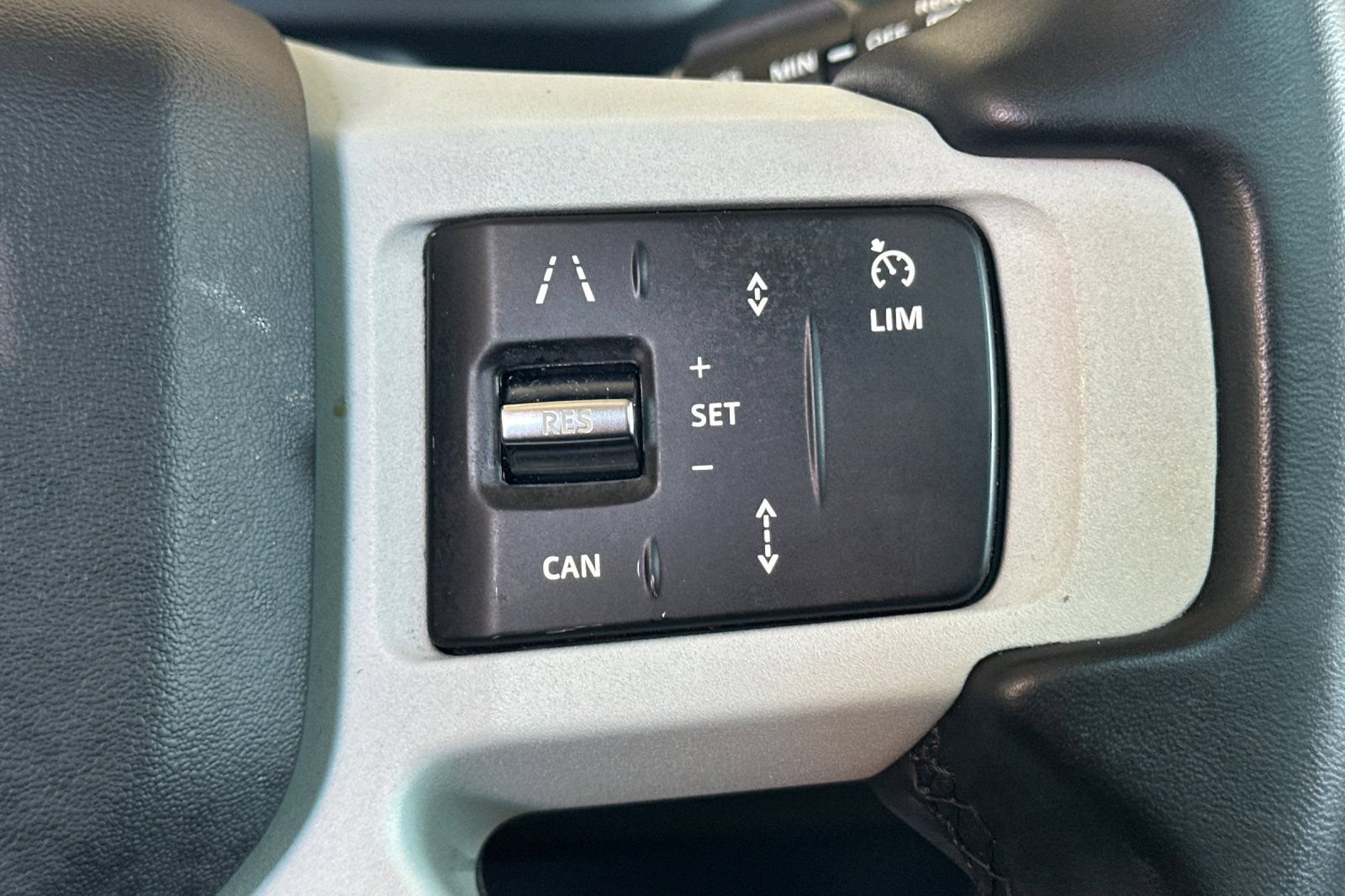 Used 2023 Land Rover Defender 110 SE AWD/4WD image 26