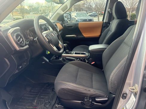 Used 2018 Toyota Tacoma SR5 image 18