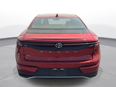 Used 2023 Toyota Crown Limited image 7