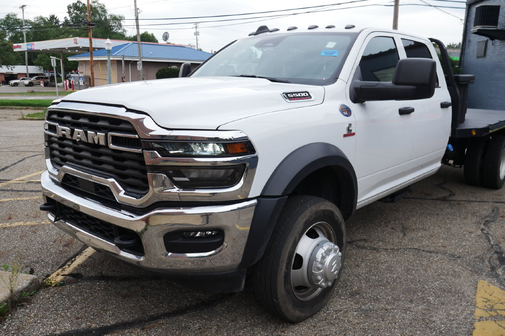 Used 2025 RAM 5500 Tradesman w/ Chrome Appearance Group AWD/4WD image 11