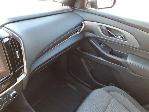 Used 2023 Chevrolet Traverse LT image 31