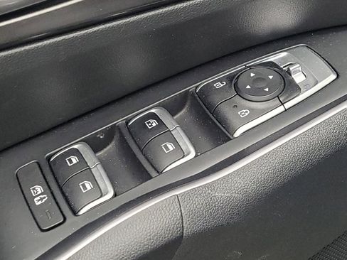 Used 2023 Kia Sorento LX image 27