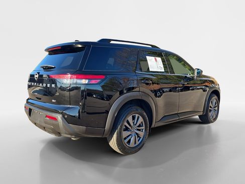 Used 2024 Nissan Pathfinder SV image 5