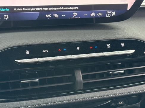 Used 2025 Buick Enclave Preferred image 30