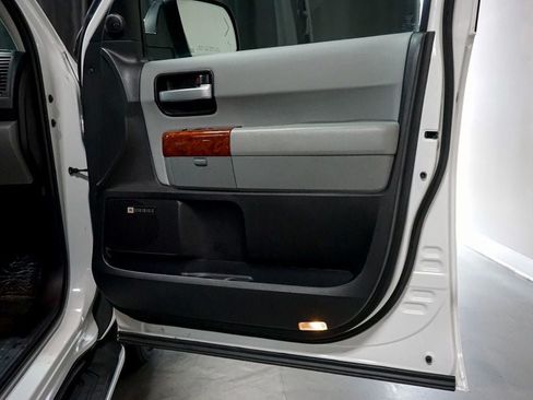 Used 2022 Toyota Sequoia Platinum AWD/4WD image 52