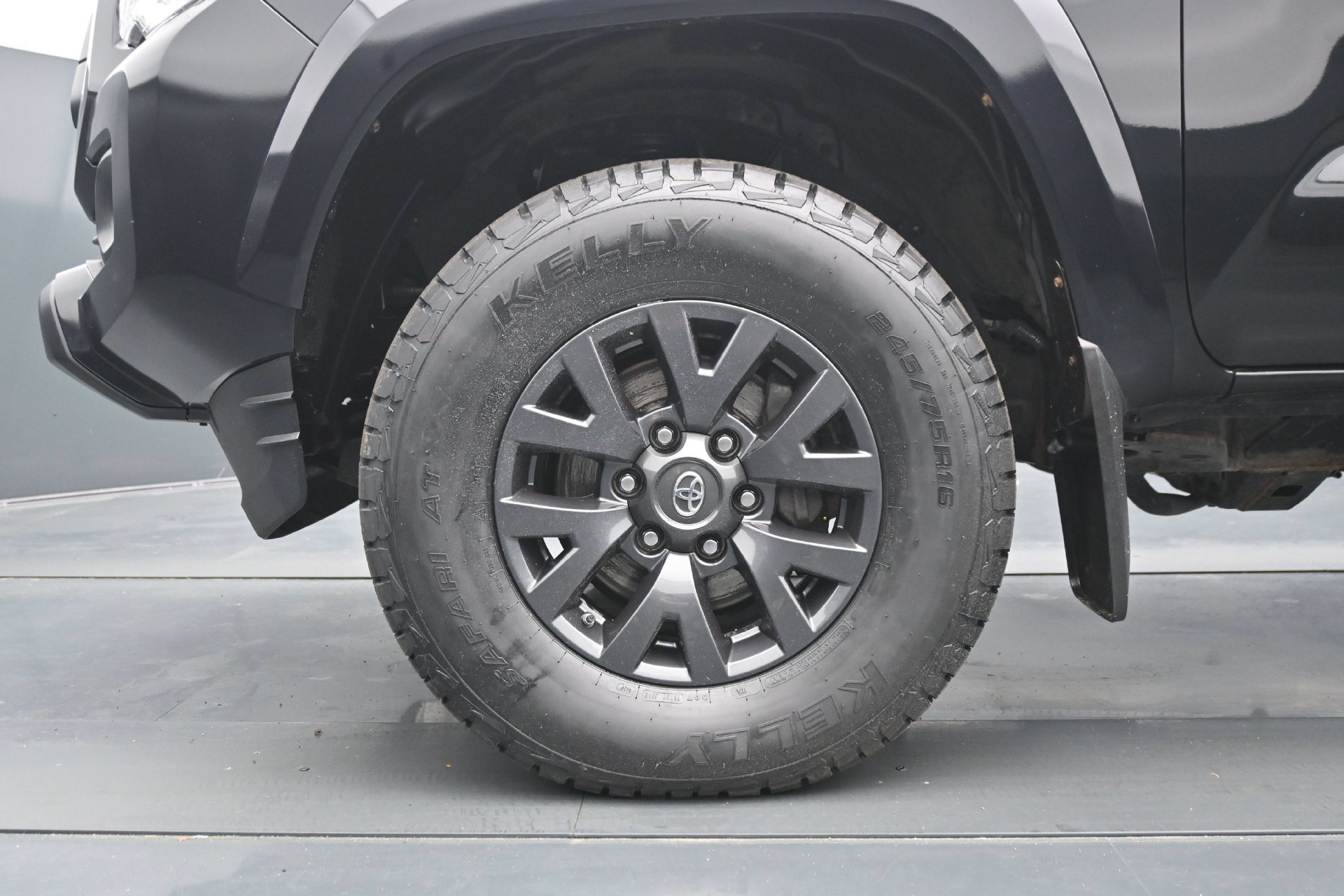 Used 2020 Toyota Tacoma SR5 w/ Technology Package AWD/4WD image 24