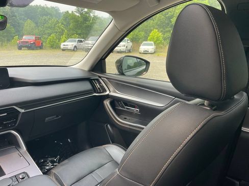 Used 2024 MAZDA CX-90 3.3 Turbo w/ Preferred Plus AWD/4WD image 24