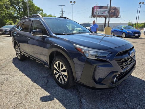 Used 2023 Subaru Outback Premium AWD/4WD image 3