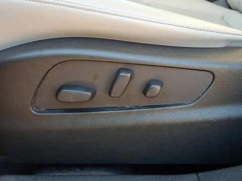 Certified 2023 Cadillac XT4 Luxury w/ Cold Weather Package image 18