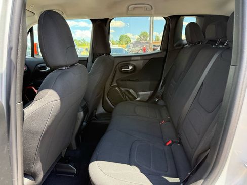 Used 2020 Jeep Renegade Latitude AWD/4WD image 18